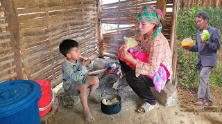 The strange man unexpectedly brings food to a poor single mother - Duong Mi