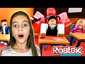 Roblox 😱 ALUNA NOVA da MINHA ESCOLA é ESTRANHA Escape Carly School Obby 🎮 LAURINHA E HELENA GAMES