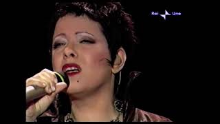 Antonella Ruggiero - Echi d'infinito (Sanremo 2005 live)