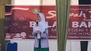 Siswa - Siswi Berkompetesi dan adu kebolehan menampilkan Puisi dari masing -masing perwakilan kelas