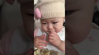 发烧好了之后还是最爱饺子…人类幼崽 人类幼崽迷惑行为大赏 妈呀太香了 萌宝小吃货 宝宝辅食