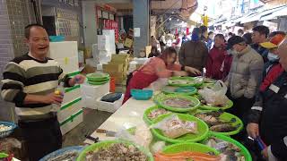 客人買完烏魚標  直呼真便宜 台中水湳市場  海鮮叫賣哥阿源  Taiwan seafood auction