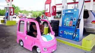 A pink Barbie cart is one man's solution to high gas prices