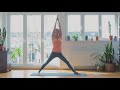 25 minuten vinyasa yoga flow für mehr kraft und beweglichkeit