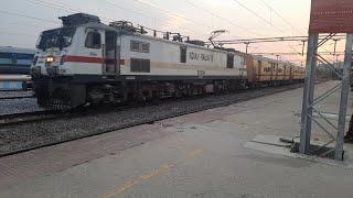 17308 Bagalkot mysuru basava express arriving at penukonda railway station