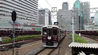 阪急電鉄 大阪梅田駅 ３線同時発車 宝塚線にちいかわ号