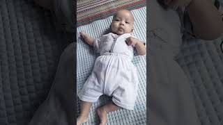 Aku baru tau tangan semenarik ini!😅#cutebaby #bayilucu #shorts