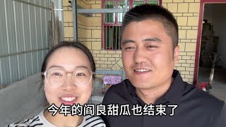 出门一个月没回家，萱宝看到爸妈回来一下跑开，没一会又熟悉起来