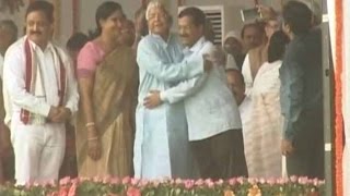 Arvind Kejriwal Hugs CORRUPT  Lalu Prasad Yadav
