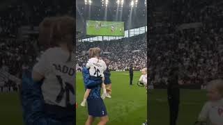 Harry Kane Menyambut Kedatangan Anak dan Istri Nya 💙 #Shorts #Tottenham #Spurs #FansSpurs #HarryKane