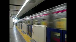 【京王】地下化されたばかりの国領駅を通過する8000系