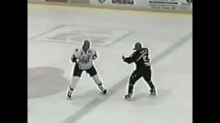 Hockeyfighters.cz  Jon Mirasty vs Yuri Moscevsky.wmv