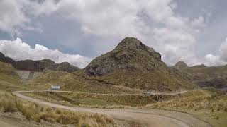 Caminos del Inca - Chevrolet y Mitsubishi frente a la Laguna de Marcapomacocha en Junín