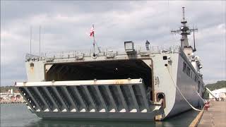 海上自衛隊 輸送艦くにさき 後部門扉閉扉 (鹿児島・志布志港)