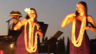 Islanders Luau Hula Dancers