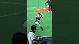 きつねダンスを踊る1番人気のファイターズガール　滝谷美夢　侍ジャパンビジターユニフォームバージョン