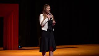 O emudecimento e escuta do sofrimento | Giovana Kreuz | TEDxMaringá