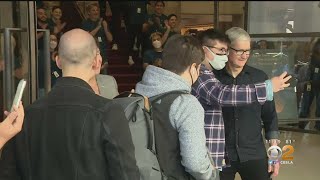 Apple Opens New Store In Downtown LA’s Historic Tower Theatre