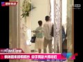 《搜狐娱乐》秦海璐拎名包素颜看婚纱 牵手男友大婚将近