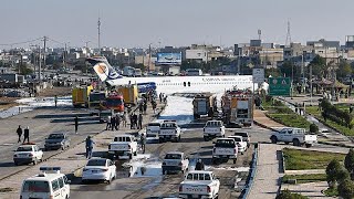 سانحه در فرودگاه ماهشهر؛ مسافران هواپیما در خیابان پیاده شدند