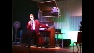 Martin Harris plays the Yamaha EL90 at Crawley Keyboard Club