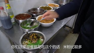 【市井小吃美食探索】广西桂林米粉少不了酸菜,配料随意搭配,酸爽又开胃. Chinese Street food, Chinese Snacks, Ancient cuisine. 【人气小吃】