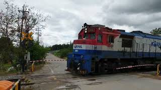 경북선, 경적을 울리면서 가동건널목을 지나는 무궁화호,  기찻길railroad