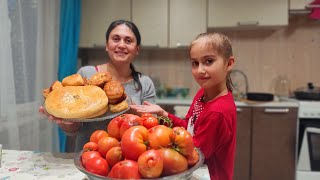 Приготовили  пирожки С ЩАВЕЛЕМ И СОБРАЛИ  ПОМИДОРЫ