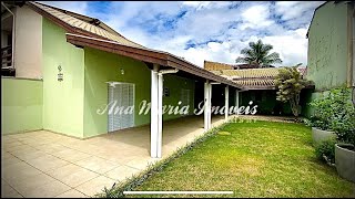 (VENDIDO) Linda Casa c/ 3 Dorm (sendo 2 Suítes) | Amplo Quintal | Churrasqueira | Condomínio Fechado