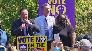 In Final Hours of Campaign, Newsom Trains Fire on GOP Frontrunner