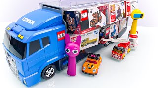 はたらくくるまのトミカのミニカーを開封してコンボイへ収納します☆Tomica miniature cars are opened and stored in the convoy !