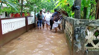 വടകര ടൗണിലെ വെള്ളപ്പൊക്കത്തിന് ശമനമില്ല, എം പി യും എം എൽ എ യും എത്തി