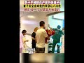 男子手棒鮮花產房外等妻子，妻子安全出來他的笑容讓人治愈，網友：愛一個人是裝不出來的！