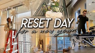 RESET DAY FOR 2023 | getting back into a routine, taking down Christmas decor, healthy grocery run!