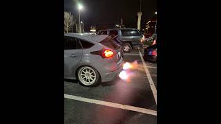 Focus RS shoots massive flames!! #focus #focusrs #focusrsmk3 #bagged #baggedcars