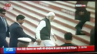 Funny viral video. Reaction of pm Modi from bullets of priya prakash