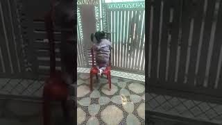 Baby funny video | छोटे बच्चे का तमाशा देखो 😂#funnyshorts #hindicomedy #kidscomedyvideo #viralshort