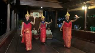 Lao traditional dance, Nava Cruise, Luang Prabang, Part 1 老挝传统舞蹈，琅布拉邦