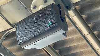 放送が流れ出すかなり前から砂嵐のような音が出る新松戸駅3番線のスピーカー（2023.3.3.12:18）