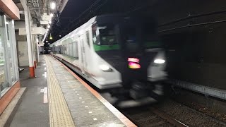 [ジョイント音]E257系 OM-93編成 臨時特急あずさ86号新宿行が豊田駅4番線を通過するシーン