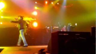 Axl Rose kicks out a fan and talks about Vancouver's Riot 2