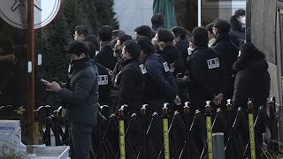 Standoff in Seoul ends as officers suspend attempt to arrest President Yoon