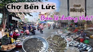 Thăm chợ Bến Lức - bà con bán ngoài đường nhiều hơn trong chợ