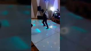 අයියගේ වෙඩින් එකේ මල්ලි දාපු Suprise Dance එක