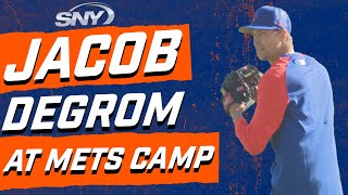 Mets starter Jacob deGrom all smiles taking the field for spring training in Port St. Lucie | SNY