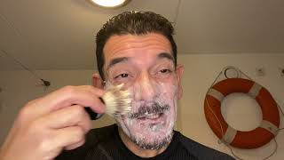Take 9 Christmas Dutch shave review Scheermonnik Delfts Wit and Feather