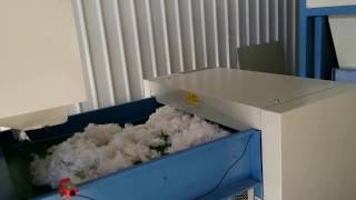 Pillow and cushion automatic weighting and filling machine