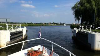 Open sluizen in Friesland