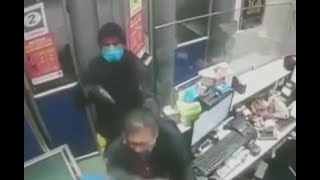 Tres hombres cogieron a puños a indefensa mujer para robar el dinero de su negocio