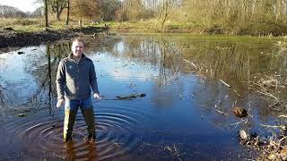 Baggeren van een poel